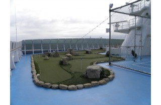 Oceania Marina mini golf