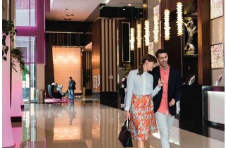 riu-new-york-times-square-carroussel-2