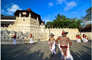 Sri Lanka Kandy tempel met dansers
